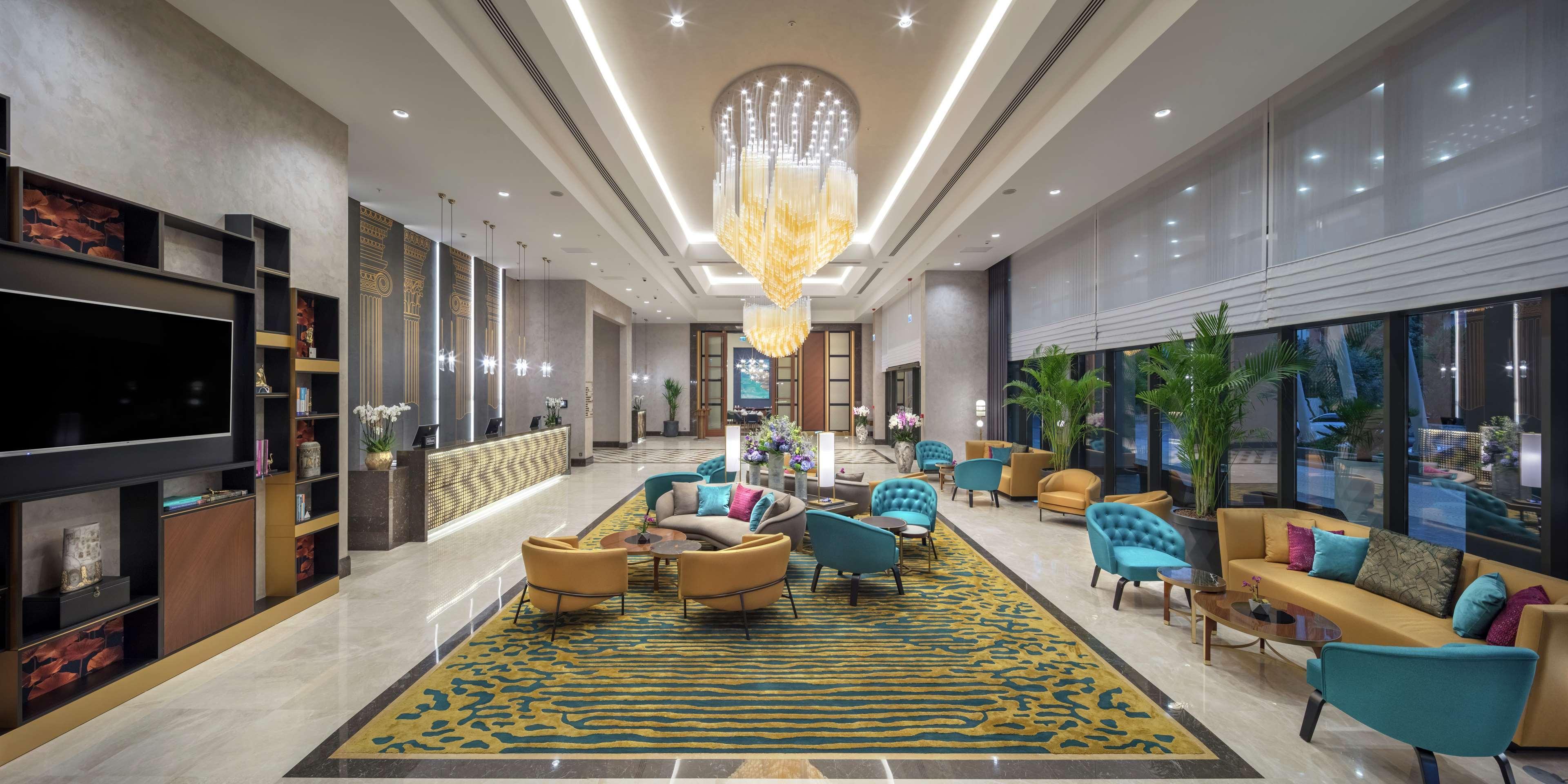 Doubletree By Hilton Antalya City Centre Kültér fotó Lobby