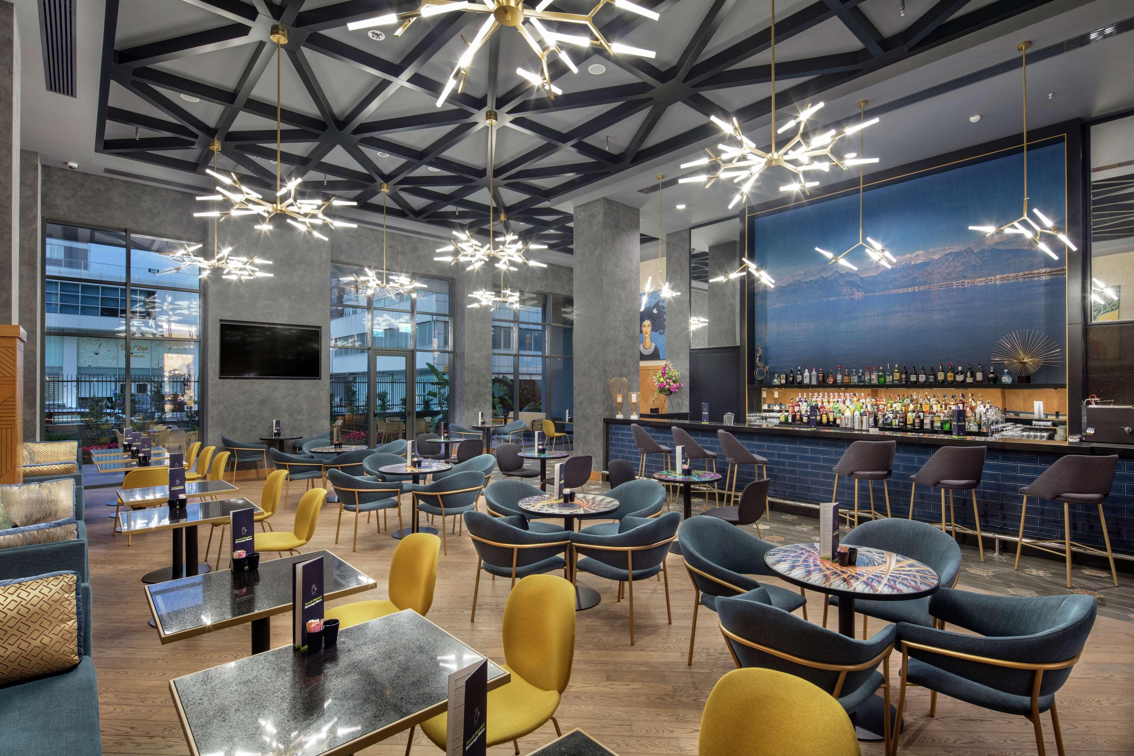 Doubletree By Hilton Antalya City Centre Kültér fotó The lounge at the airport
