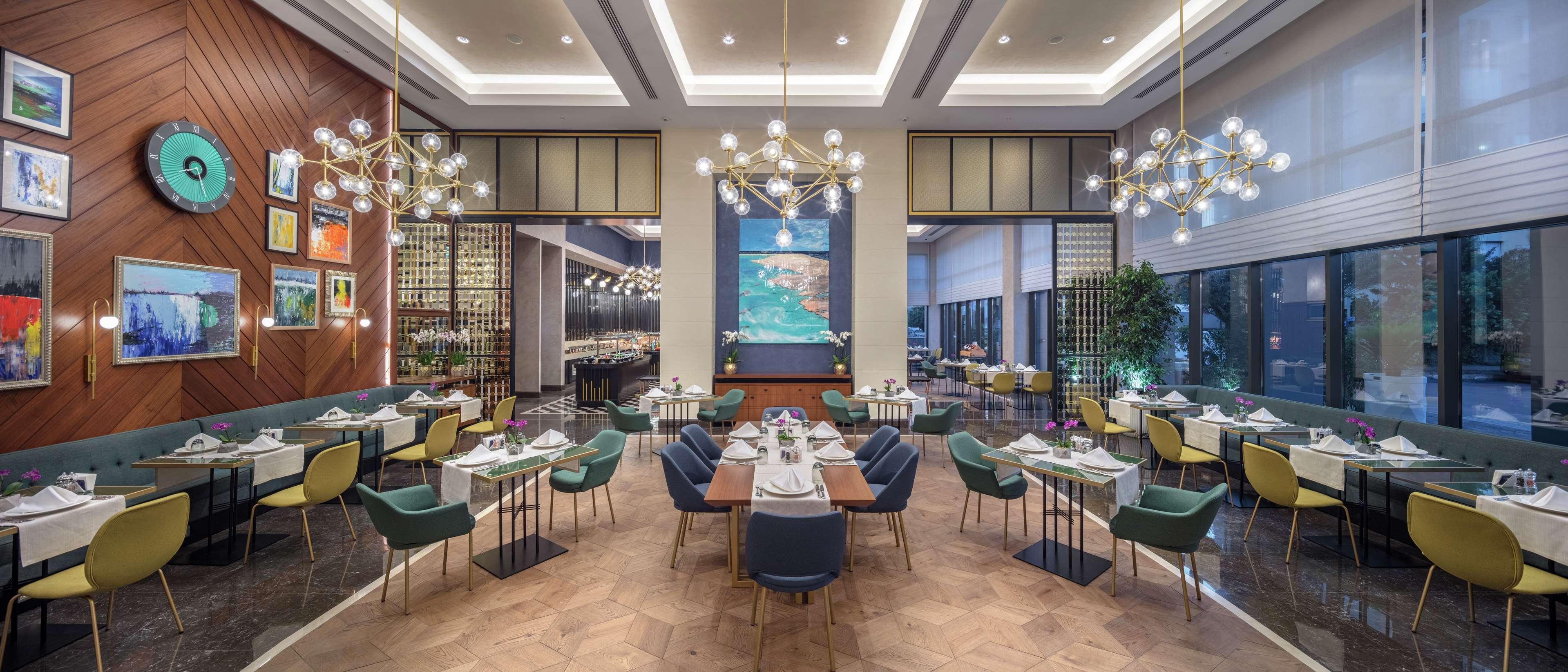Doubletree By Hilton Antalya City Centre Kültér fotó The restaurant