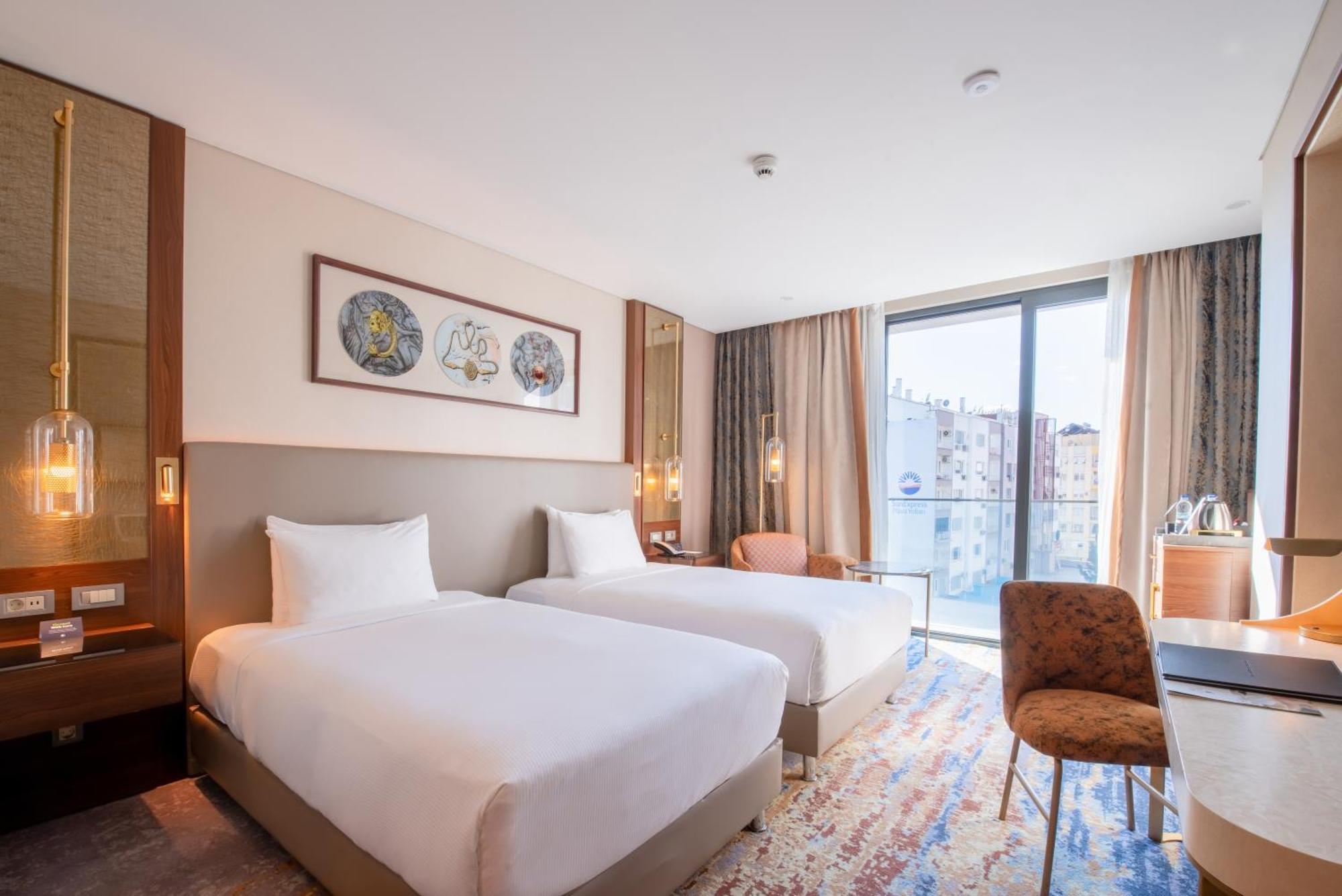 Doubletree By Hilton Antalya City Centre Kültér fotó Deluxe room